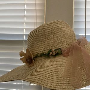 Sun hat with flowers: FREE with purchase